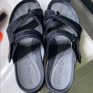 Bare traps sandals